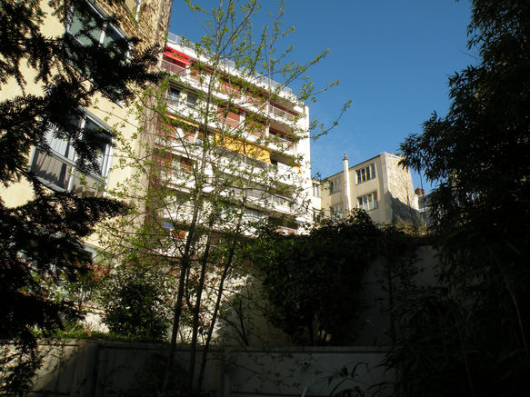  immeubles donnant sur la verdure du square Roger Stéphane